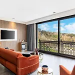 Hotell Ezkar Bathonea Art 4*