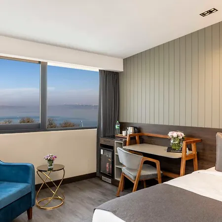 Ezkar Bathonea Art Hotel