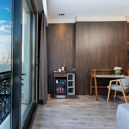 Ezkar Bathonea Art Hotel 4*