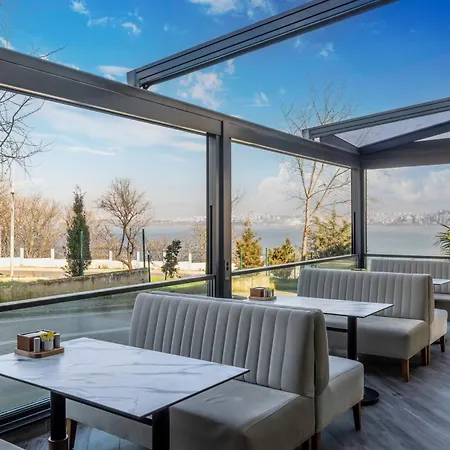 Ezkar Bathonea Art Hotel