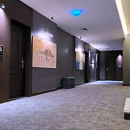 Ezkar Bathonea Art Hotel