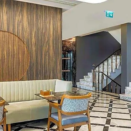 Ezkar Bathonea Art Hotell