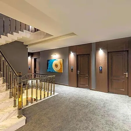 Ezkar Bathonea Art Hotel 4*