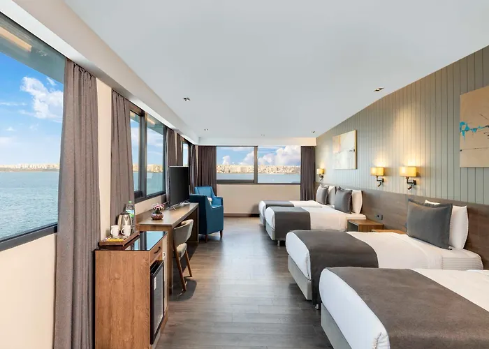 Ezkar Bathonea Art 酒店