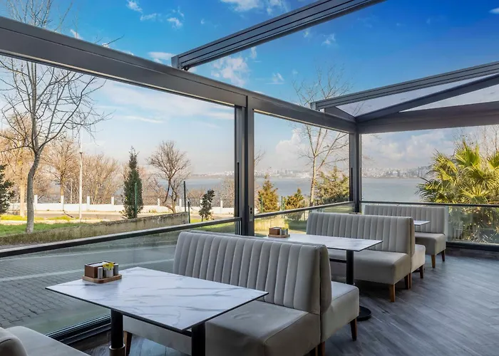 Ezkar Bathonea Art Hotel