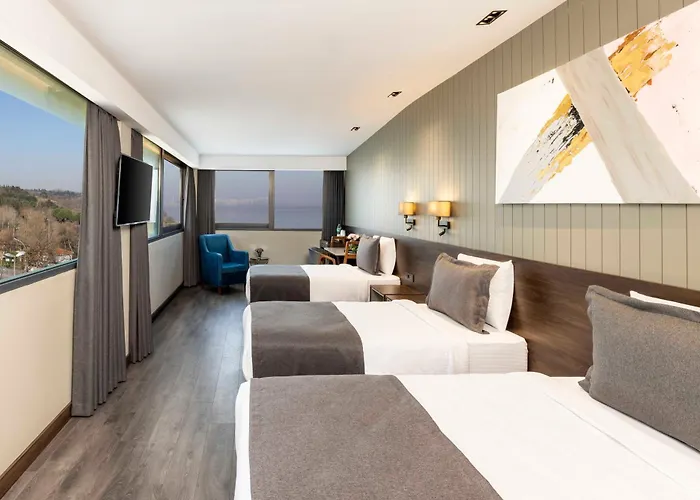 Ezkar Bathonea Art Отель