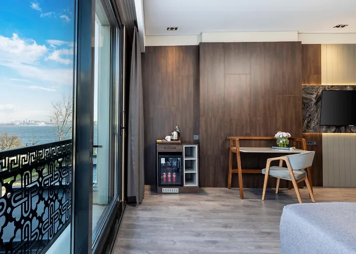 Ezkar Bathonea Art Отель 4*