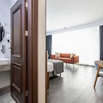 Ezkar Bathonea Art Hotel